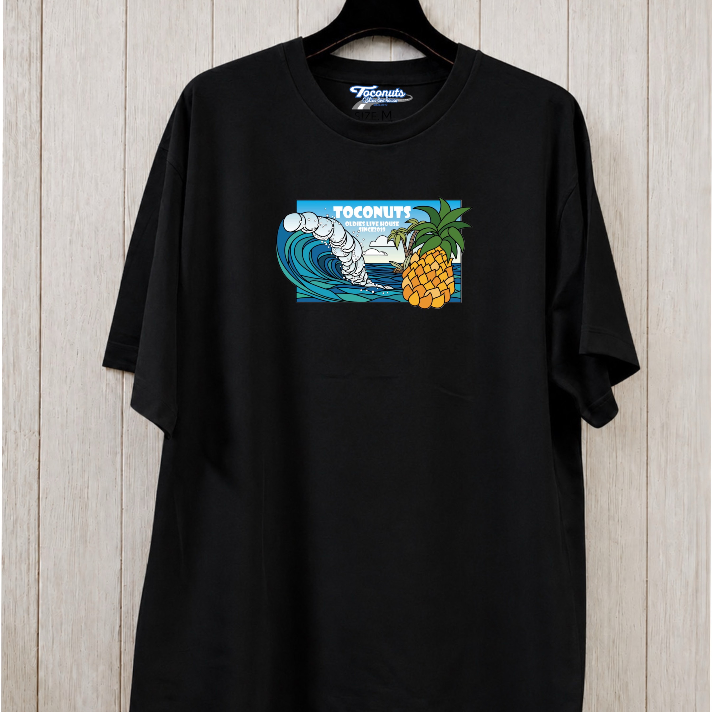 Toconuts公式グッズ｜T102 パイナップル・ウェーブ Tシャツの画像