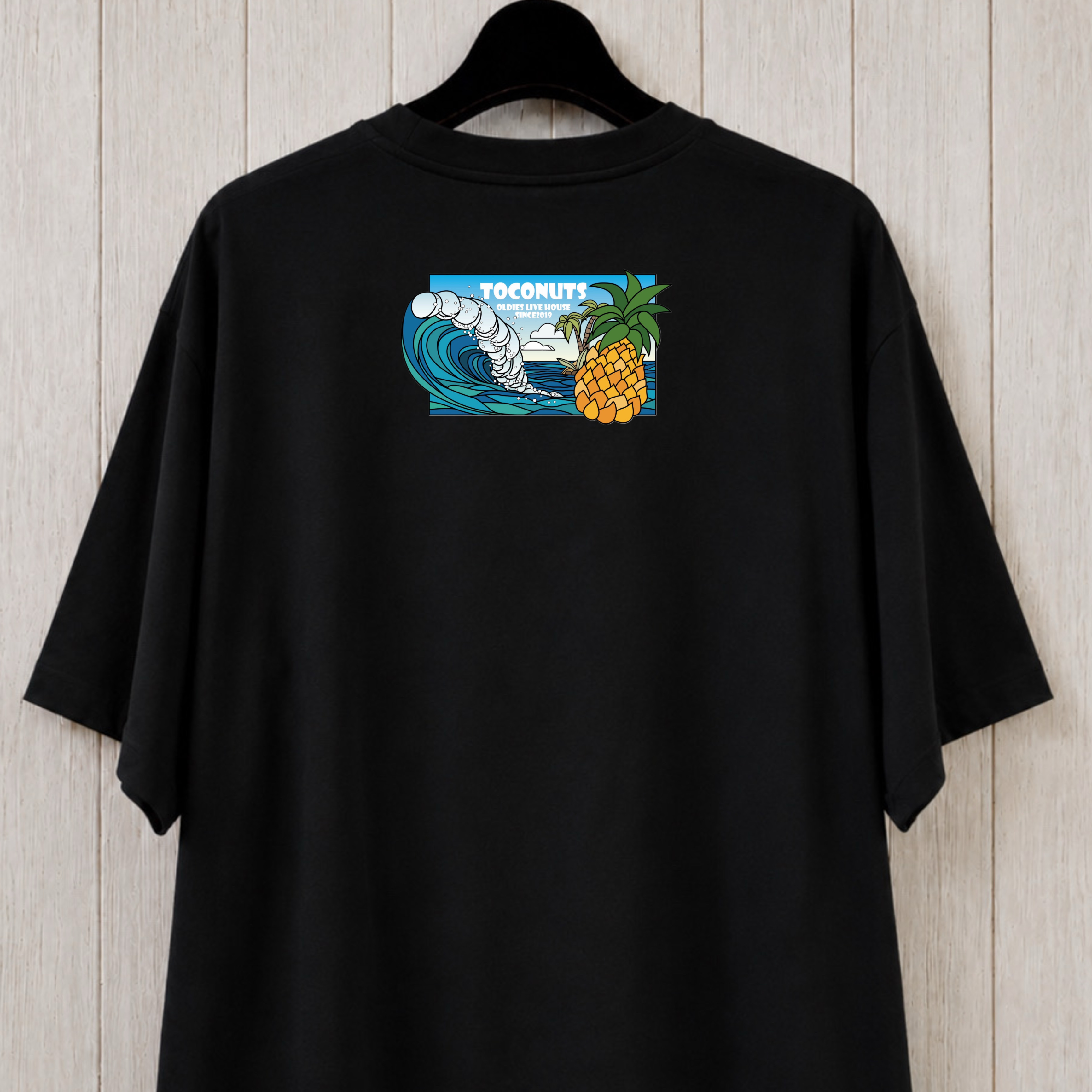 Toconuts公式グッズ｜T102 パイナップル・ウェーブ Tシャツの画像
