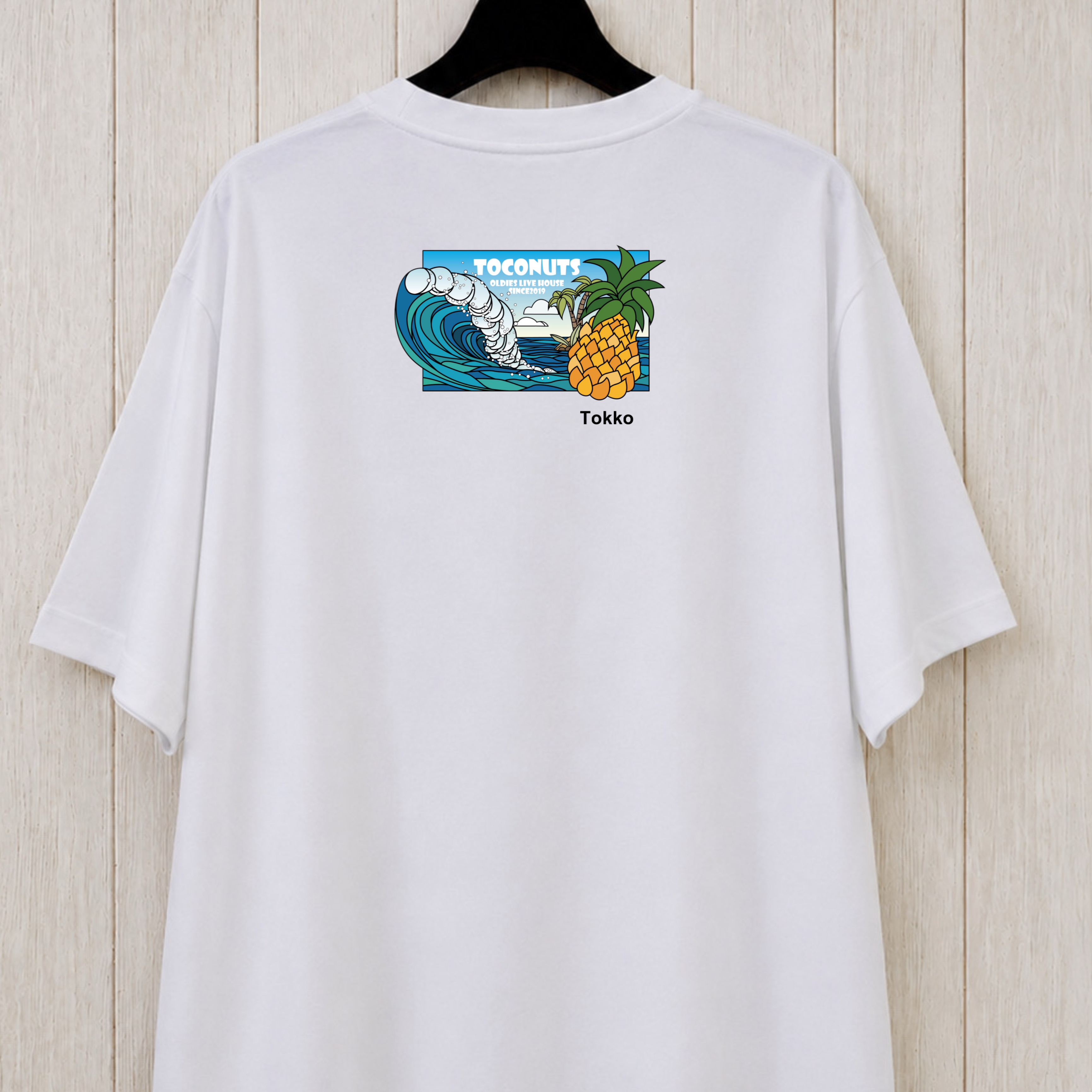 Toconuts公式グッズ｜T102 パイナップル・ウェーブ Tシャツの画像