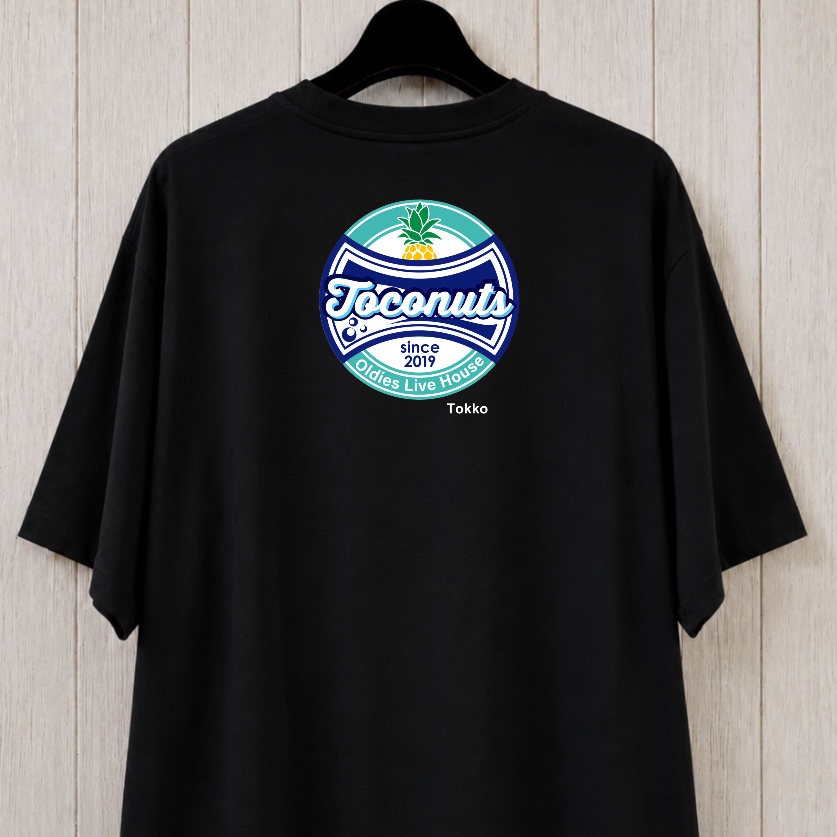 Toconuts公式グッズ｜T104 クラシック・エンブレム Tシャツの画像