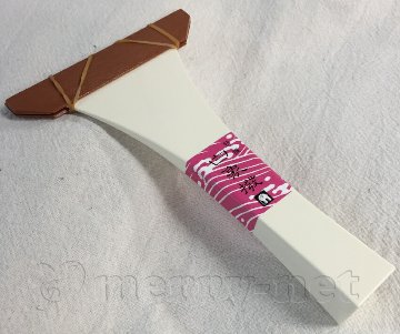 定番の津軽三味線用バチ 樹脂製 撥 白 15号の画像
