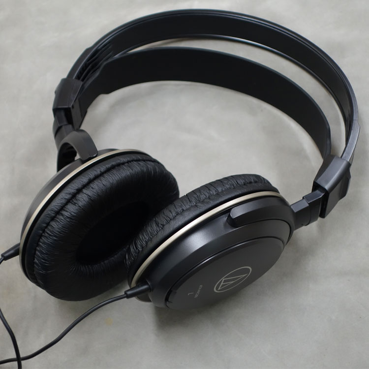 audio-technica オーディオテクニカ ステレオヘッドホン 有線 ヘッドフォン 有線 安い 3極 密閉型 変換プラグ付属 ATH-AVC200の画像