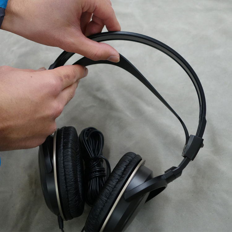 audio-technica オーディオテクニカ ステレオヘッドホン 有線 ヘッドフォン 有線 安い 3極 密閉型 変換プラグ付属 ATH-AVC200の画像