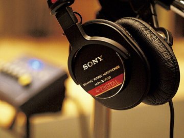 SONY ソニー モニターヘッドホン 密閉ダイナミック型 ステレオ標準プラグ L字ステレオミニ変換ケーブル付き コード片出し 折りたたみ可能 MDR-CD900STの画像