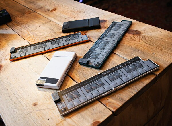 KORG コルグ MIDIキーボード nanoKEY Fold ナノキー フォールド 25鍵盤 USB C / TRS-MIDI 折りたたみ可能 ブラック ホワイト ベージュ オレンジ グリーンの画像