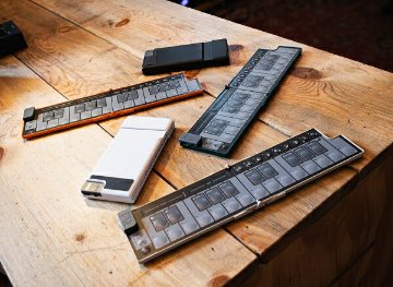 KORG コルグ MIDIキーボード nanoKEY Fold ナノキー フォールド 25鍵盤 USB C / TRS-MIDI 折りたたみ可能 ブラック ホワイト ベージュ オレンジ グリーンの画像
