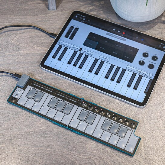 KORG コルグ MIDIキーボード nanoKEY Fold ナノキー フォールド 25鍵盤 USB C / TRS-MIDI 折りたたみ可能 ブラック ホワイト ベージュ オレンジ グリーンの画像