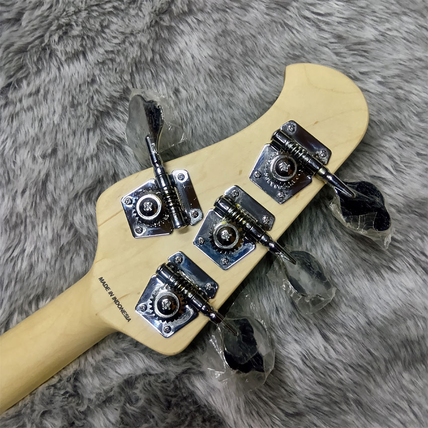 Sterling by MUSIC MAN エレキベース Ray4 Black スティングレイの画像