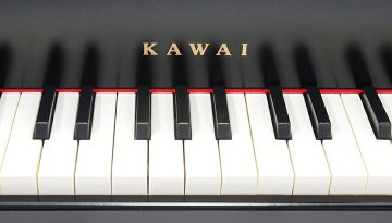 カワイ ミニピアノ グランド ブラック 1141 ミニピアノカバー付き 小花＆音符柄ブルー 水色 河合楽器 クリスマス 誕生日 プレゼントの画像
