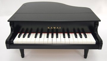 カワイ ミニピアノ グランド ブラック りょうてでクラシック曲集セット 1141 どれみふぁシール付 KAWAI クリスマス 誕生日 プレゼントの画像