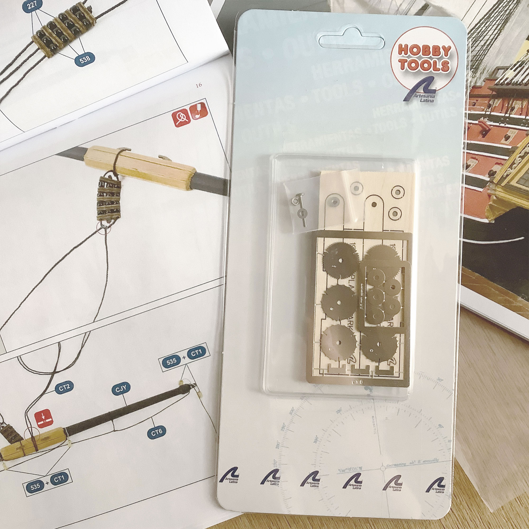 サンティシマ・トリニダー(リベットツール付き)の画像