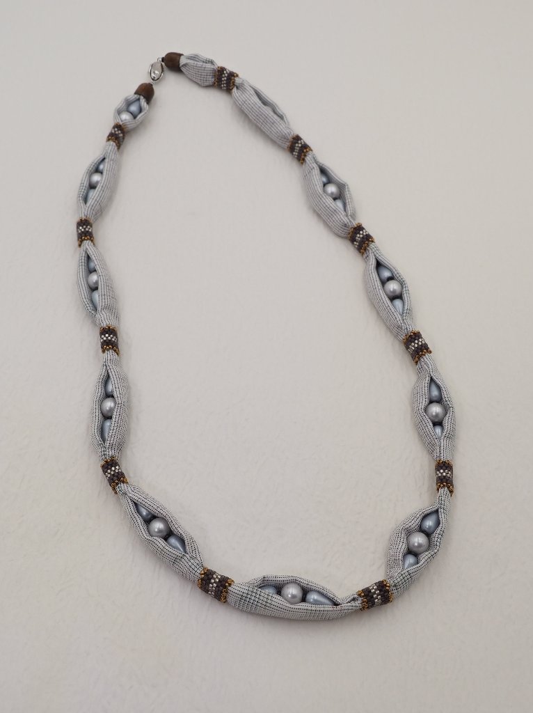 本場大島紬ネックレス（パール付き）の画像