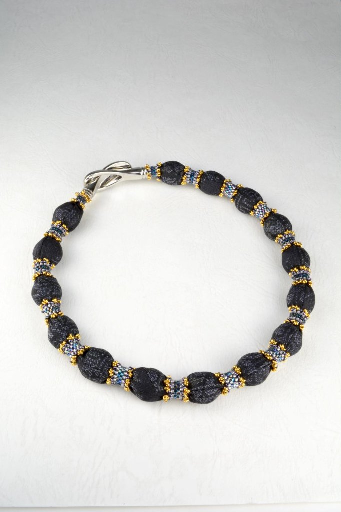 本場大島紬ネックレスの画像