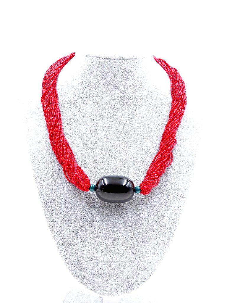 輪島の漆　漆黒とビーズのネックレスの画像