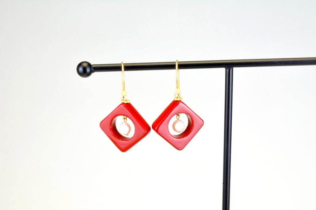 輪島の漆　朱スクエアーリングのイヤリングの画像