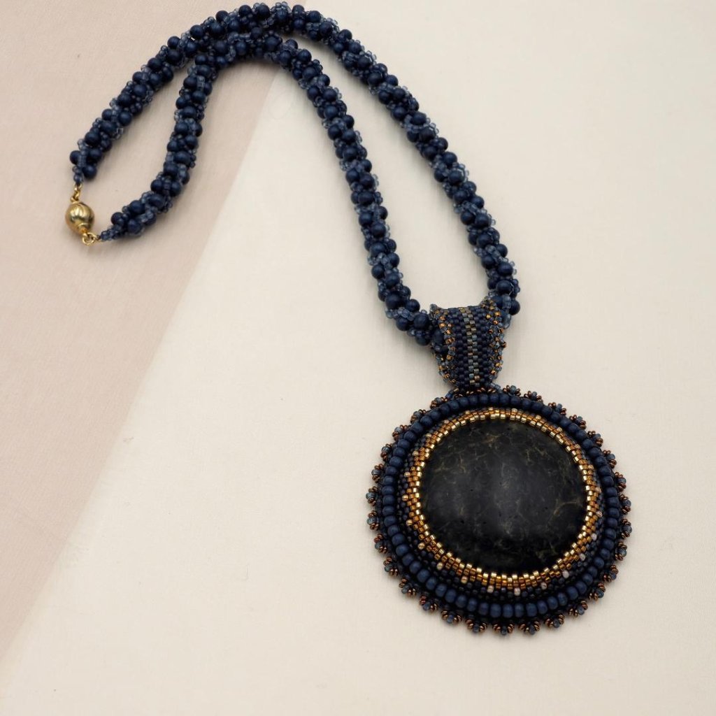 藍染銘木　花梨瘤カボションネックレスの画像
