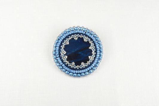 すくも藍銘木ブローチPW-201の画像