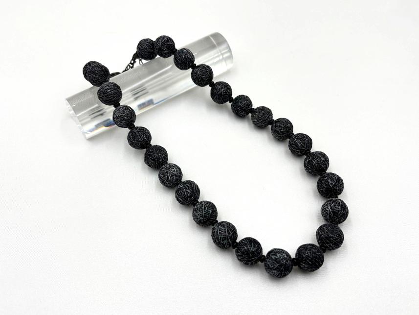 和墨シルクボールネックレスの画像