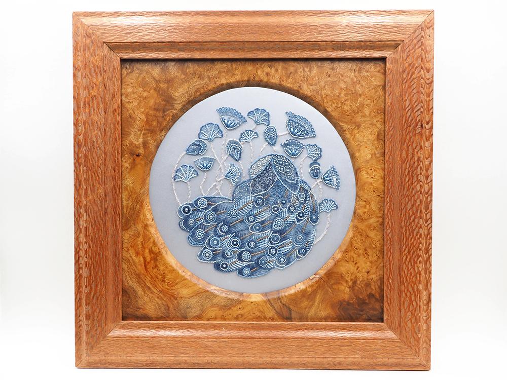 すくも藍　額オブジェ孔雀　ET-003の画像