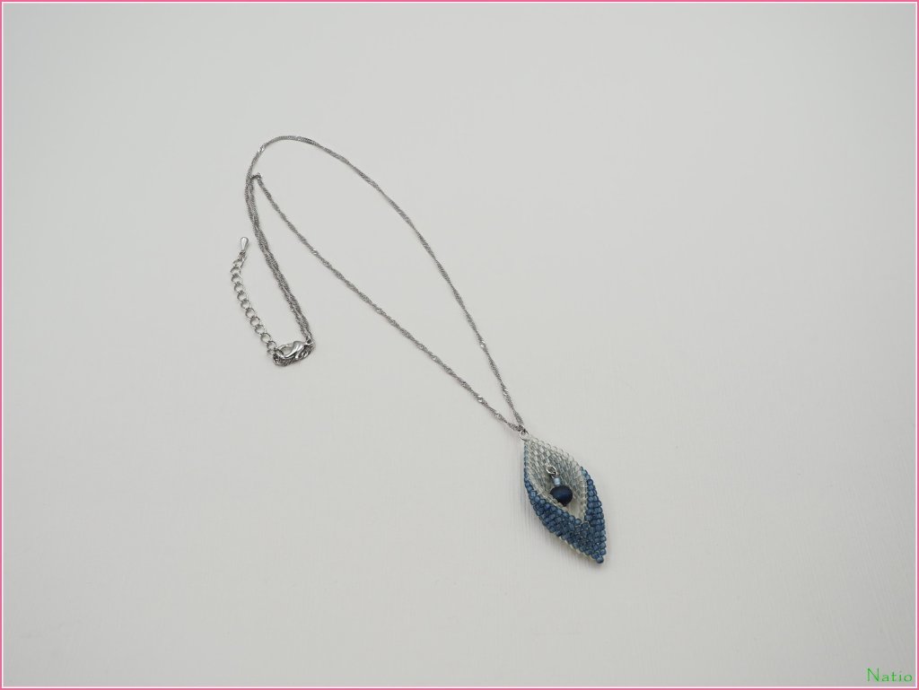 すくも藍キット　「バイカラーリーフ」　ネックレスの画像