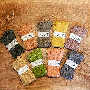 シガセイサクショ　草木染め　軍足タイプ 5本指靴下の画像