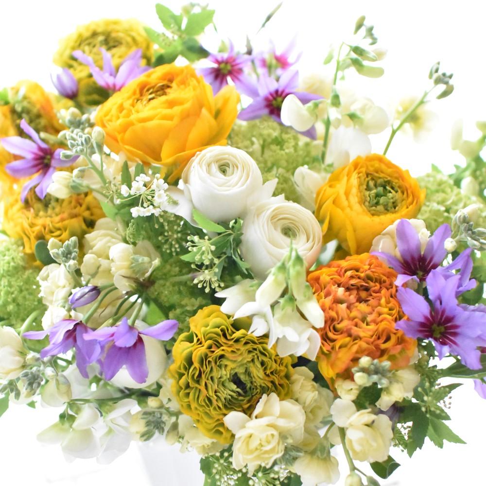 季節のお花をたっぷりと＊生花【お任せ】アレンジ 8000の画像