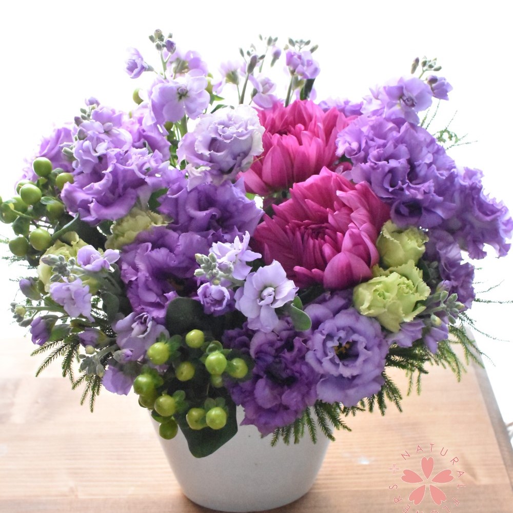 季節のお花をたっぷりと＊生花【お任せ】アレンジ　10000の画像