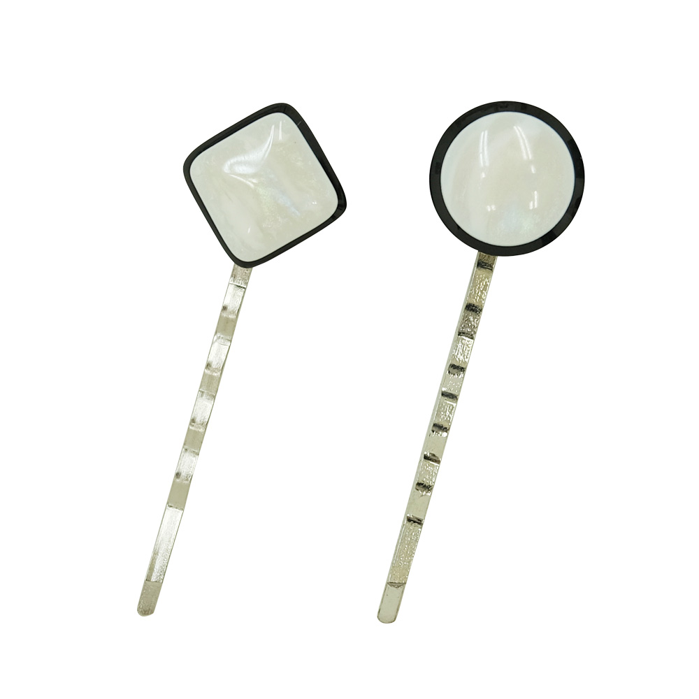 光沢あるヘアピンの画像