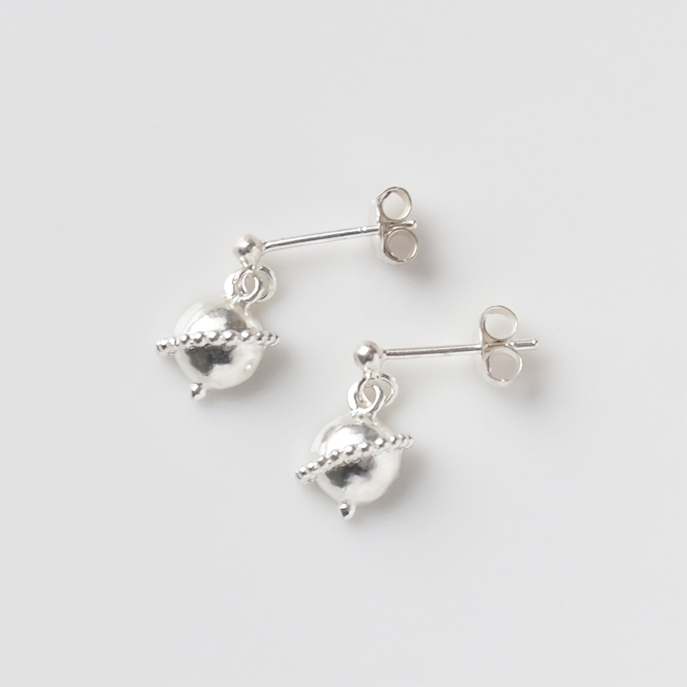 土星モチーフのSILVER925ピアスの画像