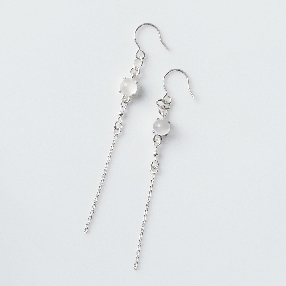 存在感あるムーンスートンとチェーンをセットしたSILVER925ピアスの画像