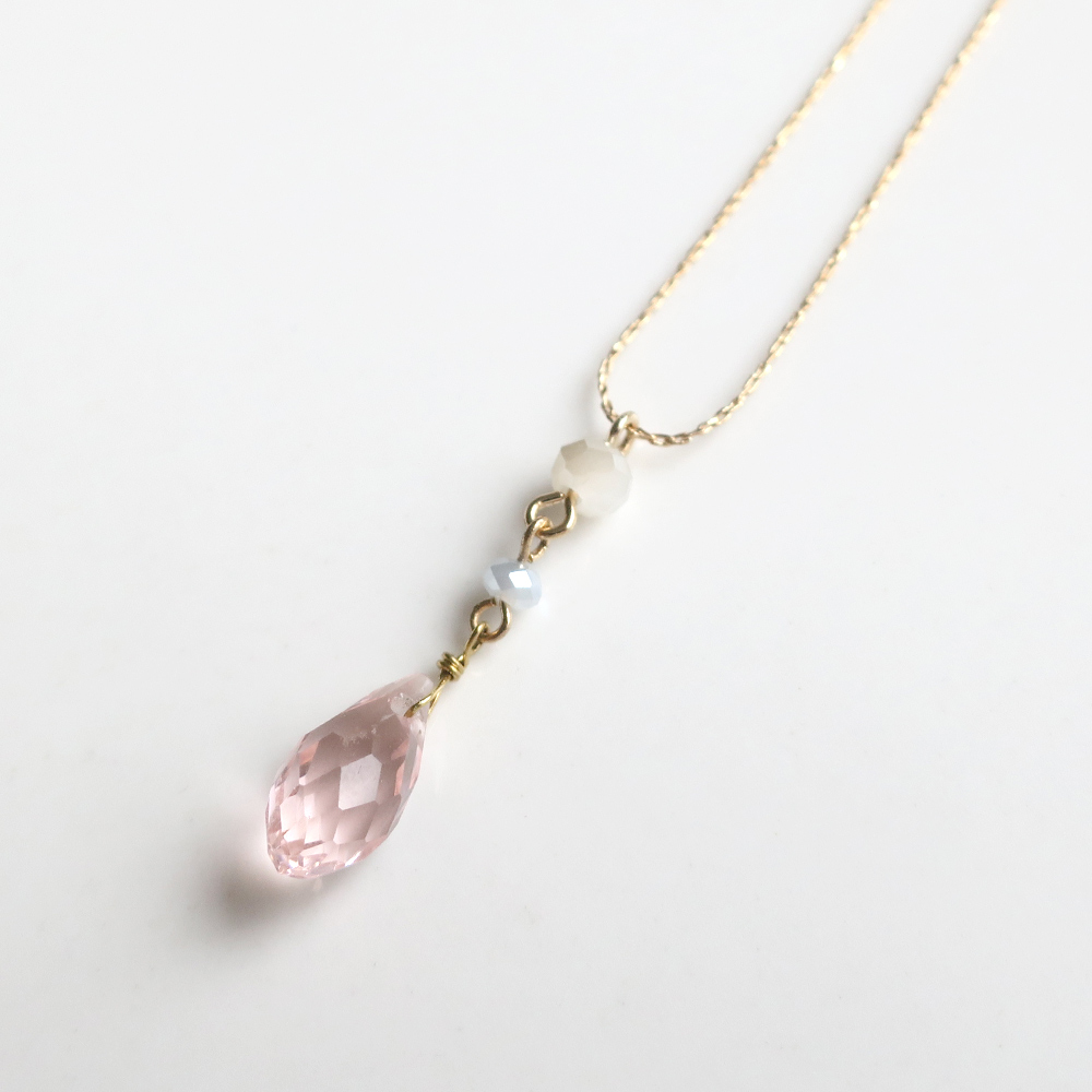 様々な形とカラーGLASSをセットしたネックレスの画像