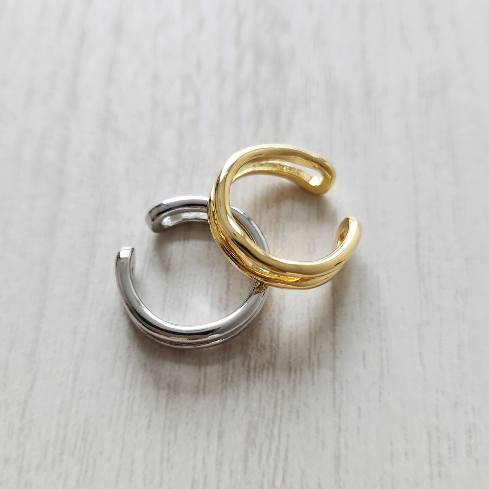 シンプルな2連ラインのイヤカフの画像