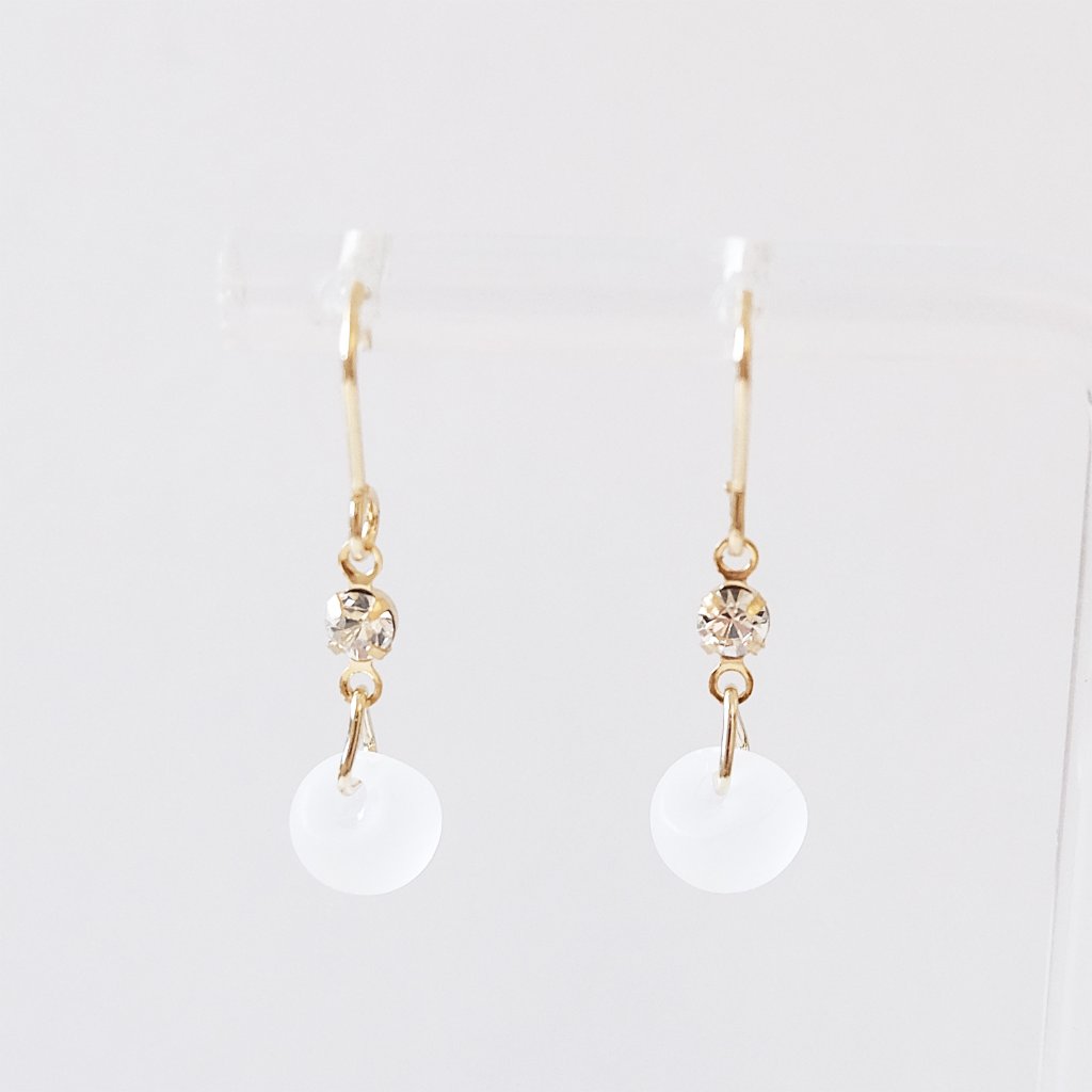 鈴丸のビーズにラインストーンをセットしたピアスの画像