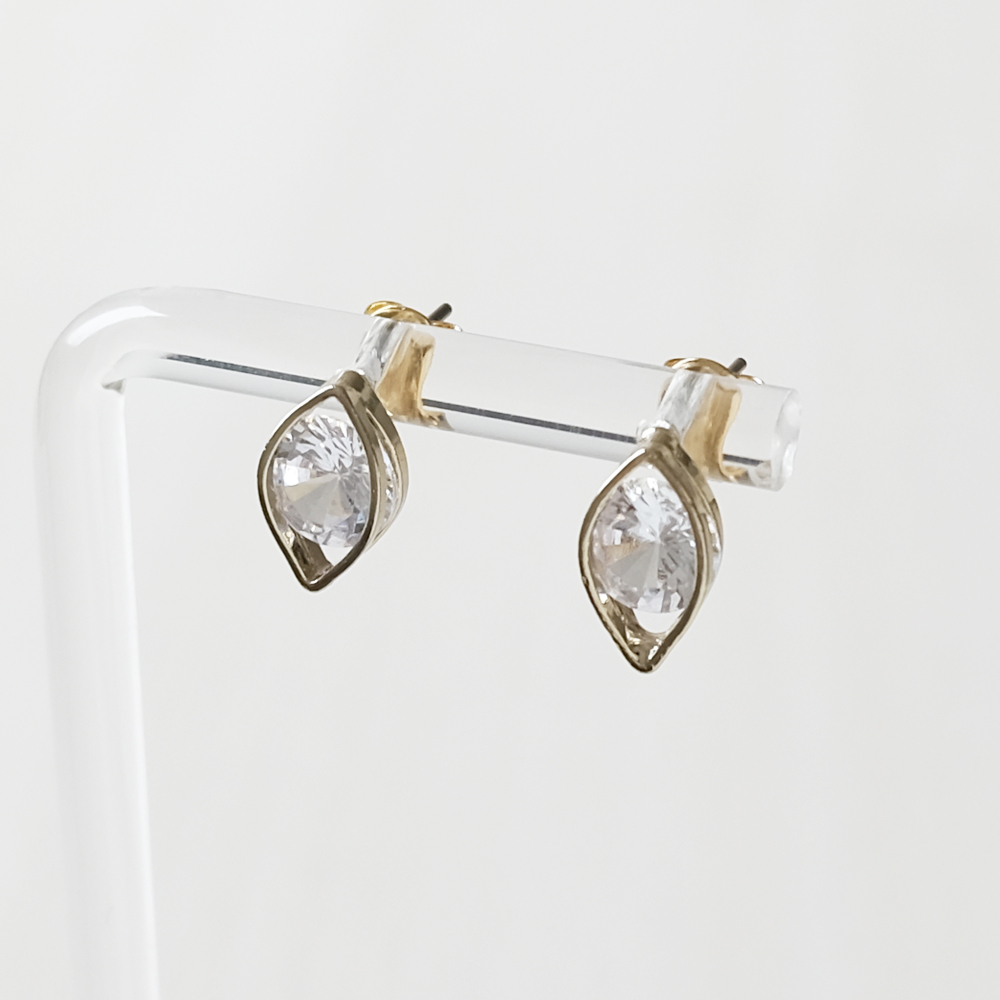 ホースアイのジルコニアピアスの画像