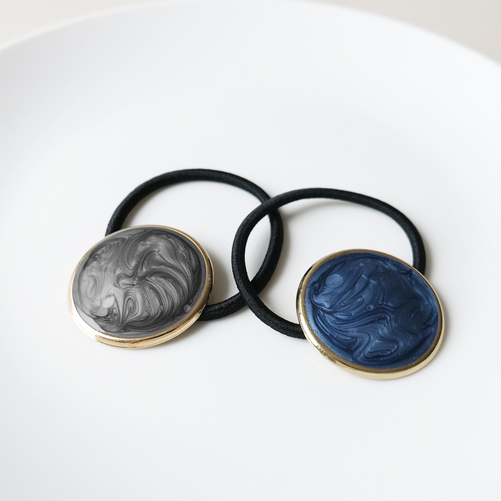 マーブリングのサークルへアゴムの画像