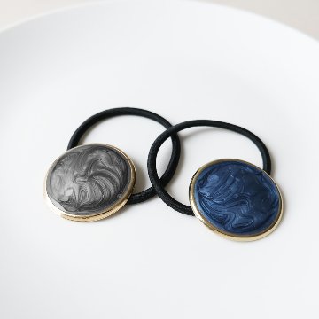 マーブリングのサークルへアゴムの画像