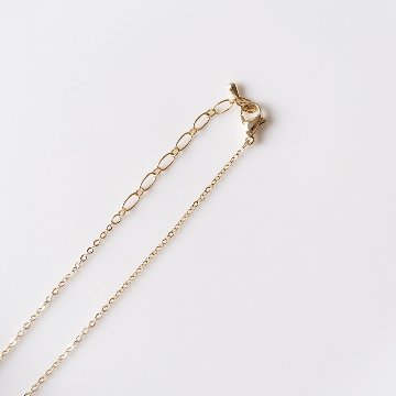 ブルー・パープルのカラーが変化する鈴丸のネックレスの画像