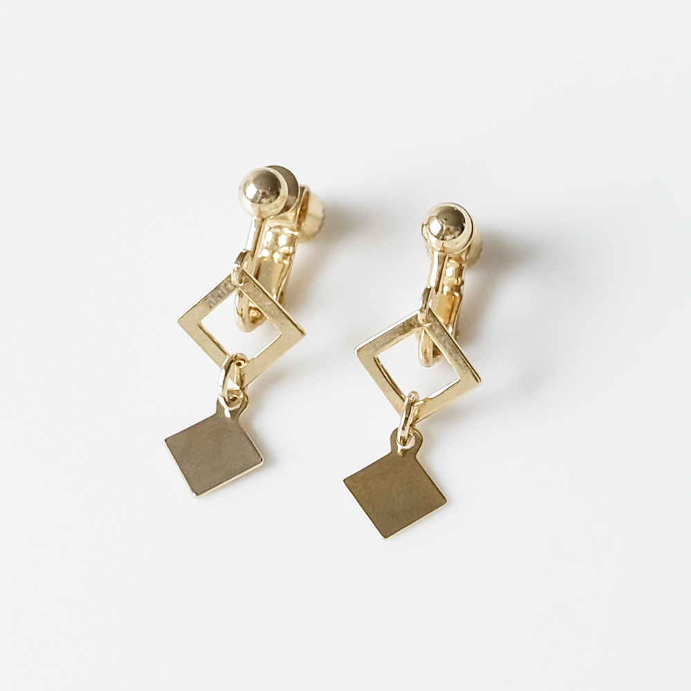 2連のスクエアイヤリングの画像