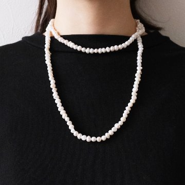 オーバルの淡水パールをふんだんに使用したロングネックレスの画像