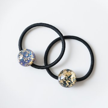 金箔を埋め込んだヘアゴムの画像