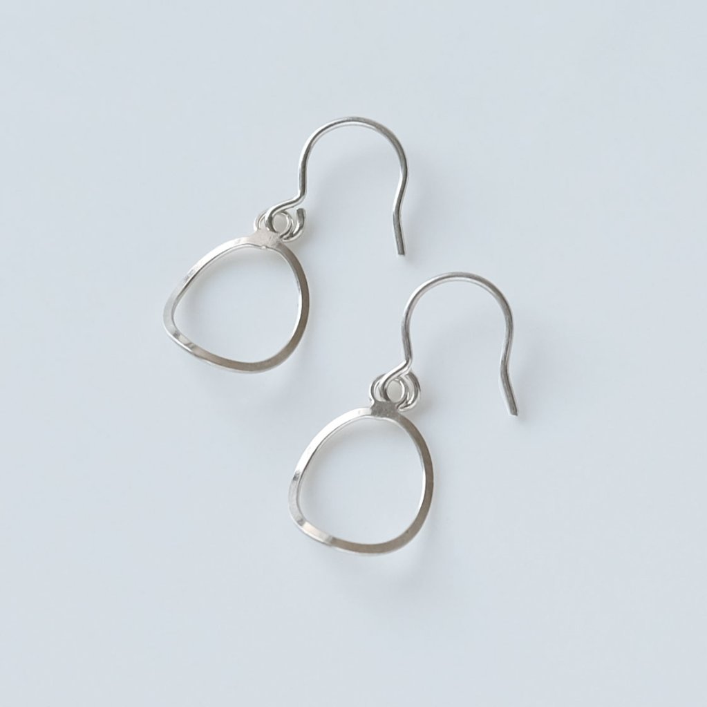 フープのシンプルSILVER925ピアスの画像