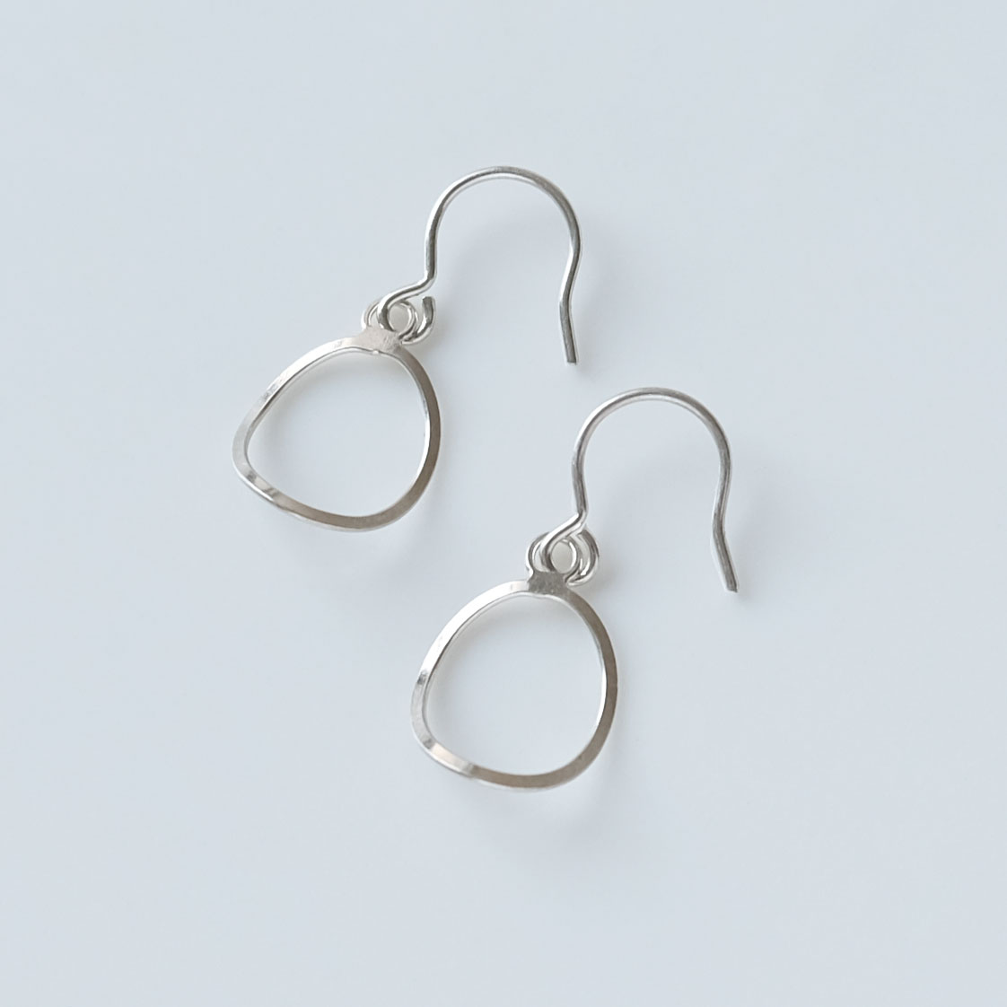 フープのシンプルSILVER925ピアスの画像