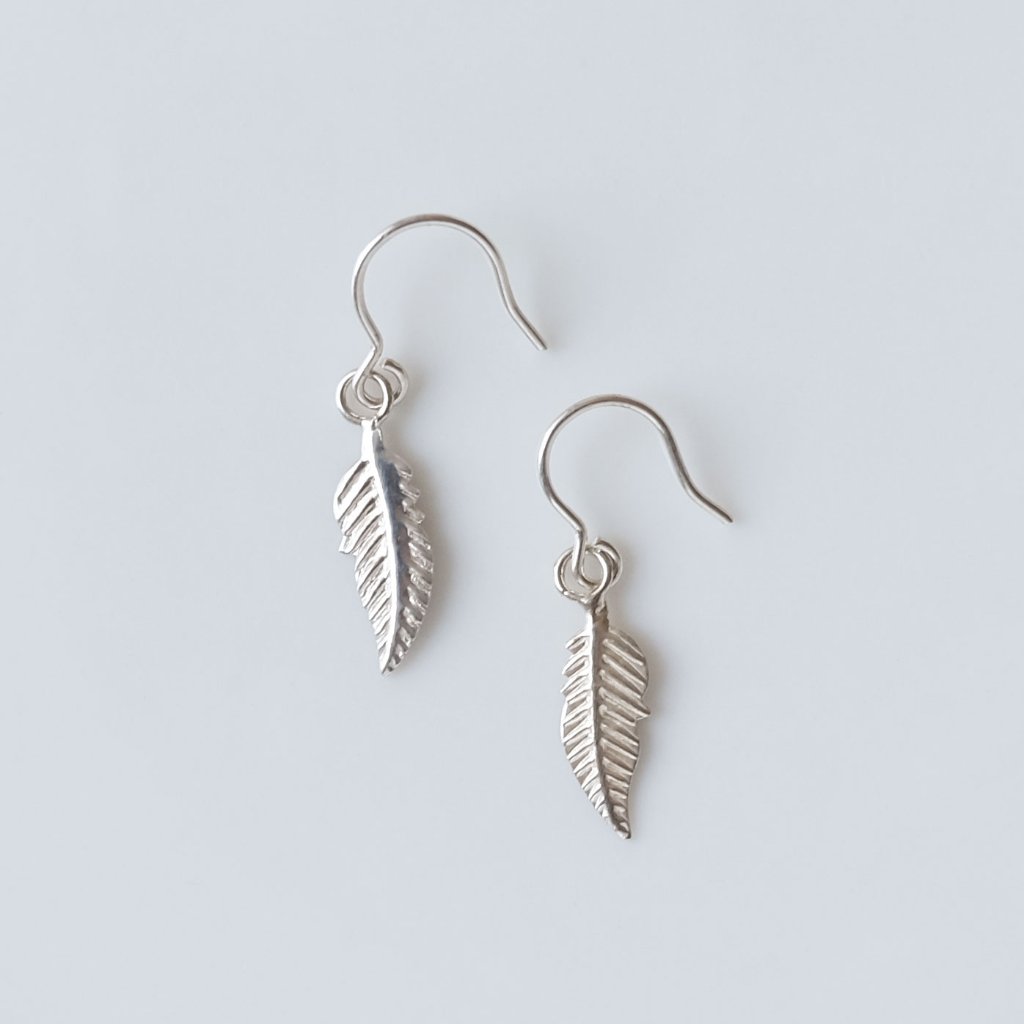 リーフモチーフのSILVER925ピアスの画像