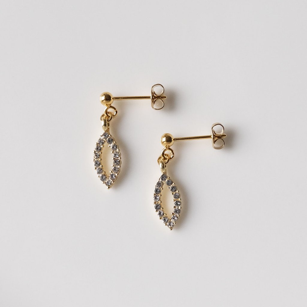 ホースアイのラインストーンピアスの画像