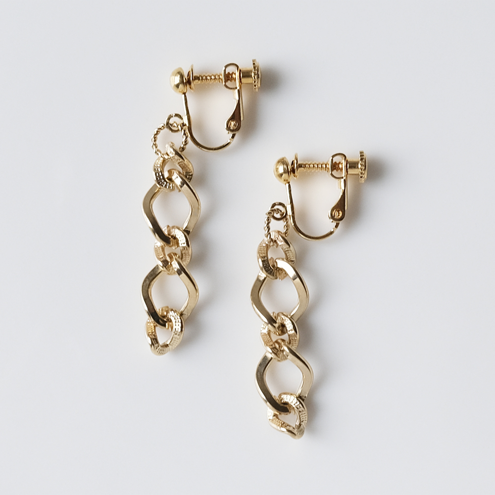 ひねりチェーンのボリュームイヤリングの画像