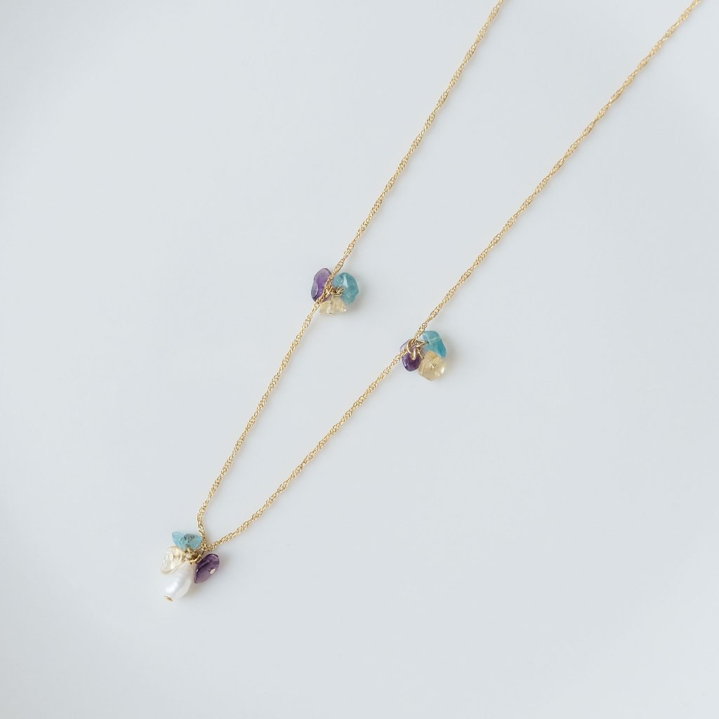 天然石のさざれと淡水パールを散りばめたネックレスの画像