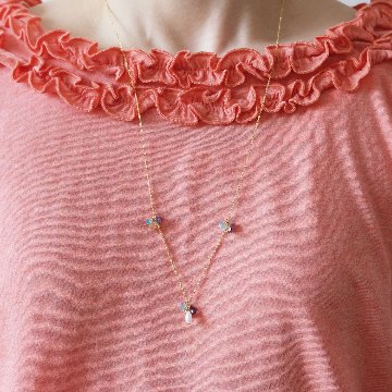 天然石のさざれと淡水パールを散りばめたネックレスの画像
