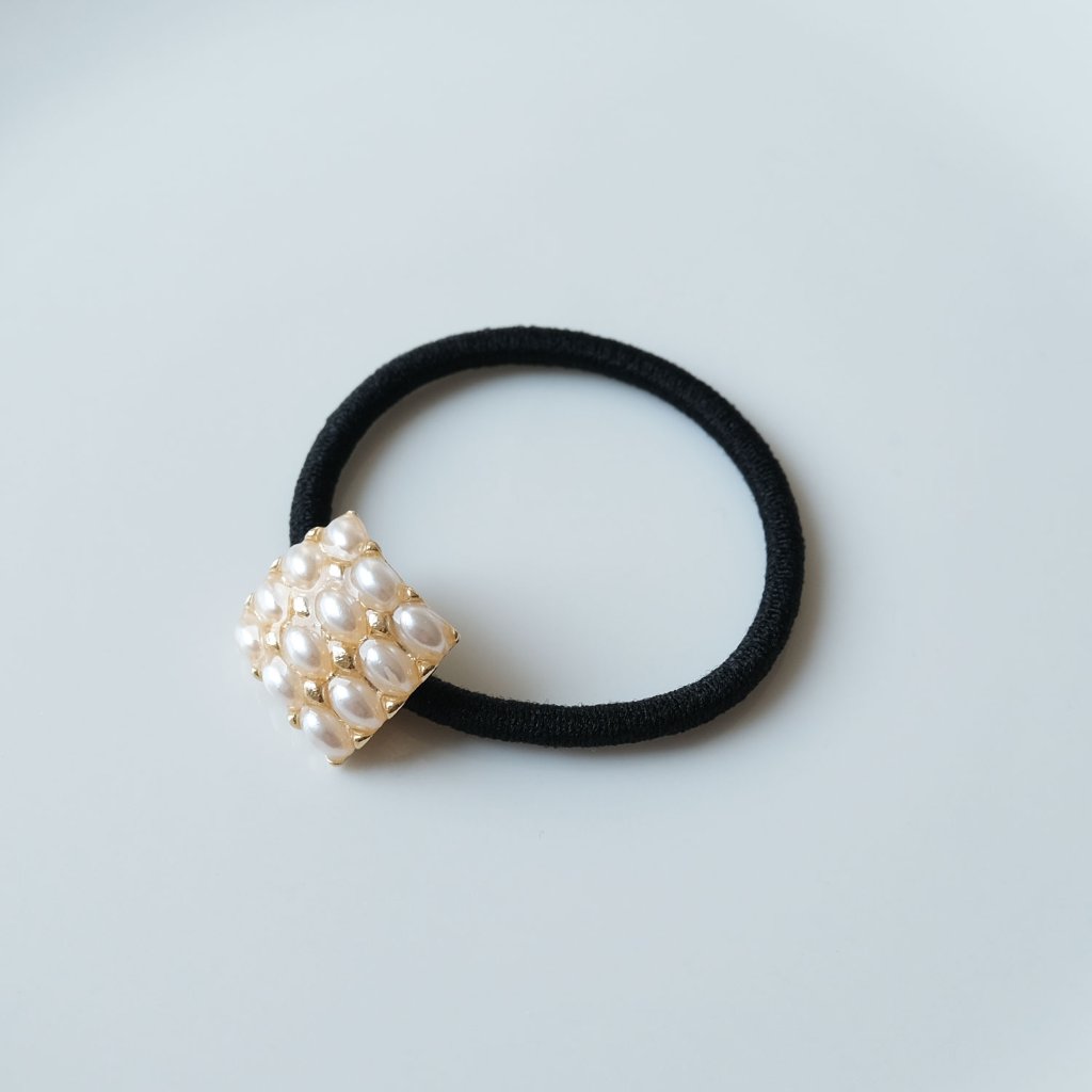 スクエアパールのヘアゴムの画像
