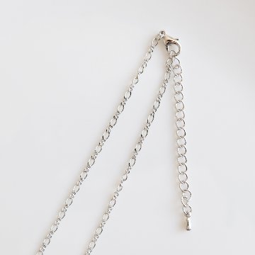 シンプルなドロップネックレスの画像