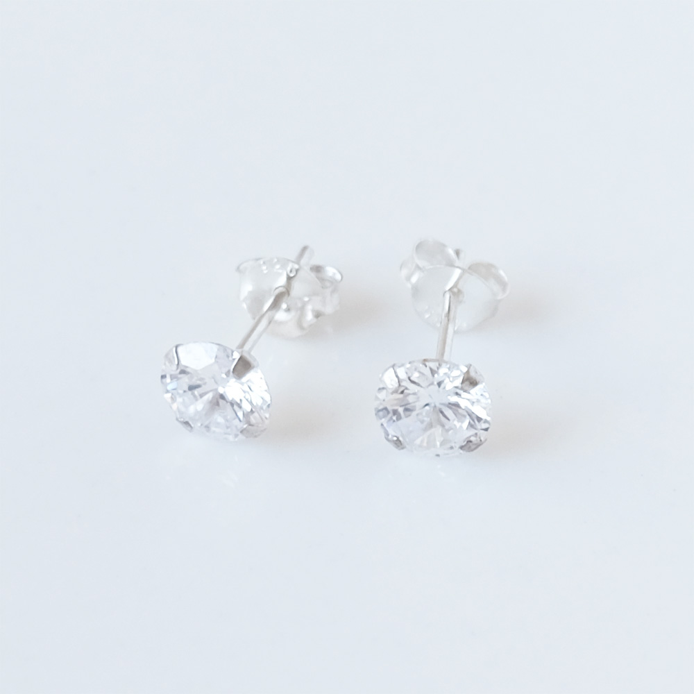 ジルコニアが輝くSILVER925ピアスの画像